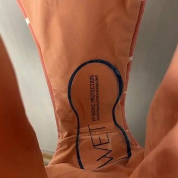 New WET Swim Rose Stars Luxury One Piece Swimsuit Available in Sm and Lg Beachy - Picture 11 of 13